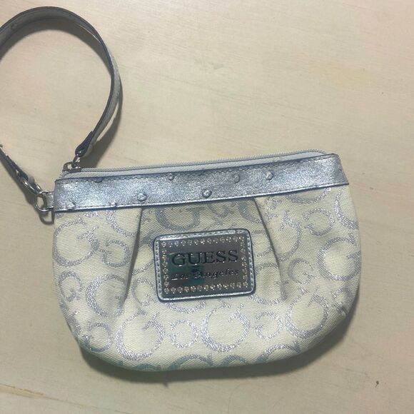 Guess Wristlet‎ - Picture 1 of 6